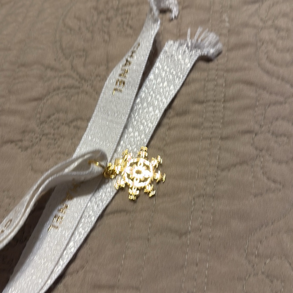 CHANEL Gold Snowflake Charm Necklace - Picture 4 of 4